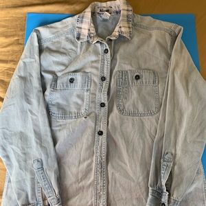 VINTAGE DENIM DISTRESSED BUTTON UP